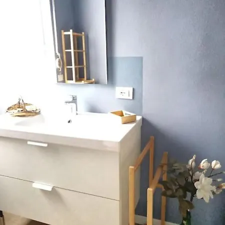 Apartman La Casa Di Anna, Trilocale Con Balcone E Garage *