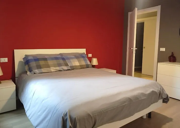 La Casa Di Anna, Trilocale Con Balcone E Garage Brescia